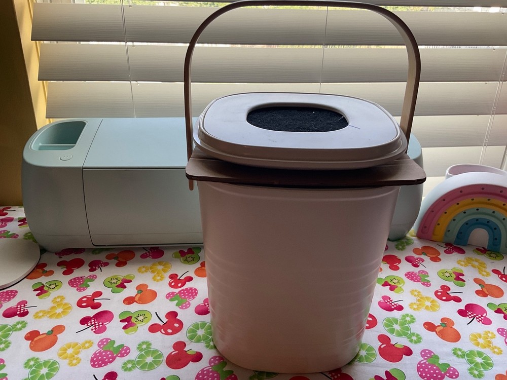 Countertop Compost Bin with Lid, Odorless Compost Bin with Carbon Filter NEW