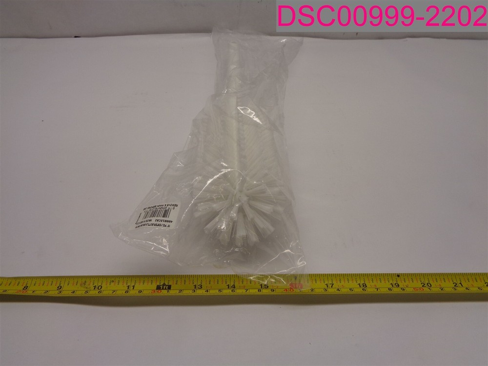 QTY=4; SPARTA 16" Polyester Bottle Brush White 40001EC02