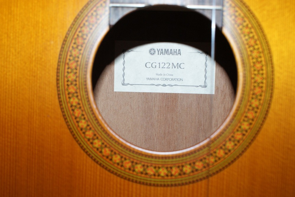 YAMAHA CG122MC Classical Guitar - Cedar top