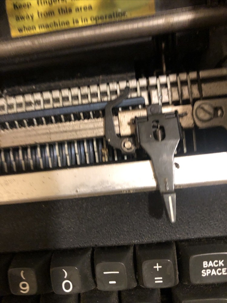 AS IS IBM SELECTRIC 1 TYPEWRITER ,BAD SWITCH AND LEFT MARGIN BROKEN.