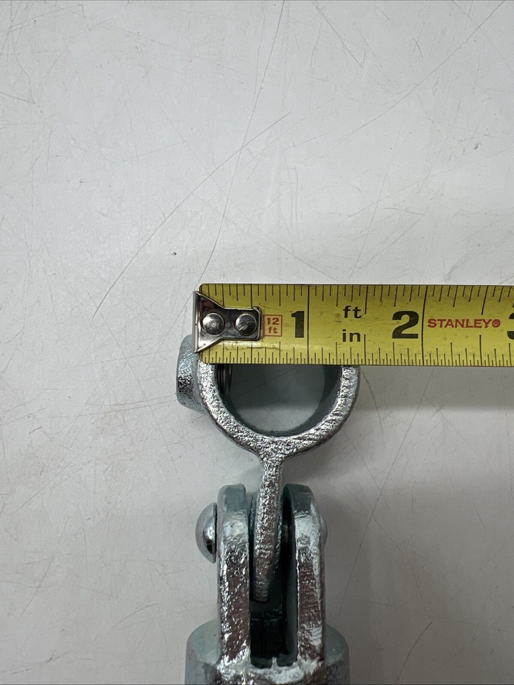 PRO-SAFE Galvanized Swivel Socket Fittin for Structural Pipe Rail: 3/4" Pipe