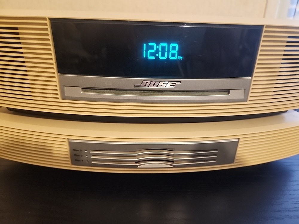 Bose Wave Music System Bundle with Bos Multi-CD Changer - White Cream No Remote