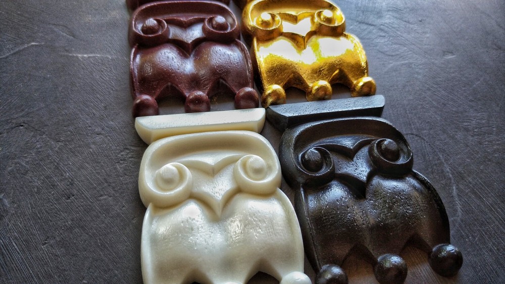 Silicone mold for decorative royal element castings