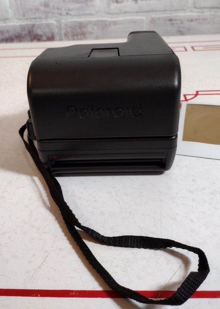 Polaroid 600 Instant One Step Flash Camera
