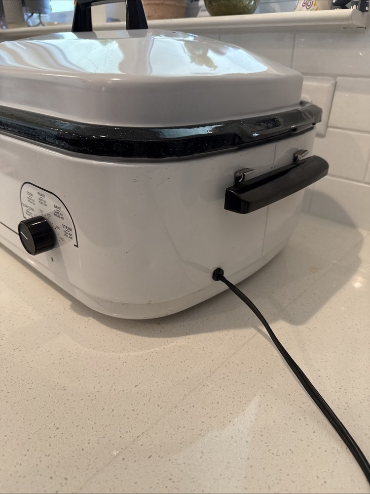 Nesco 18-Quart Roaster Oven 4208-14 White Non Stick Interior - Tested & Working