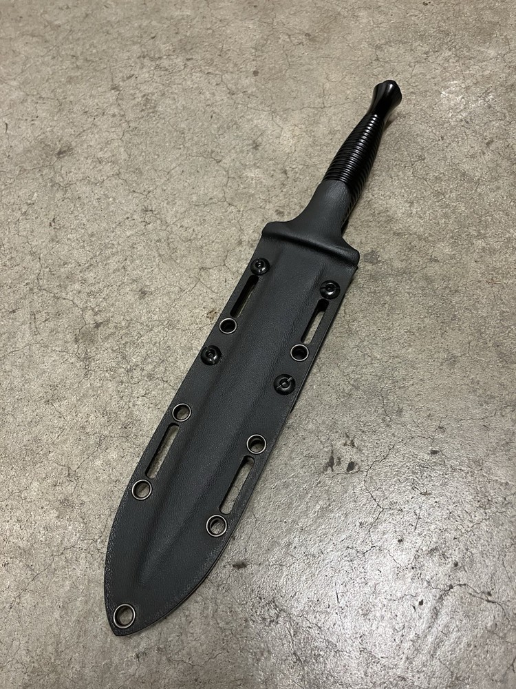 BLACK TACTICAL COMMANDO STYLE KNIFE WITH SCABBARD