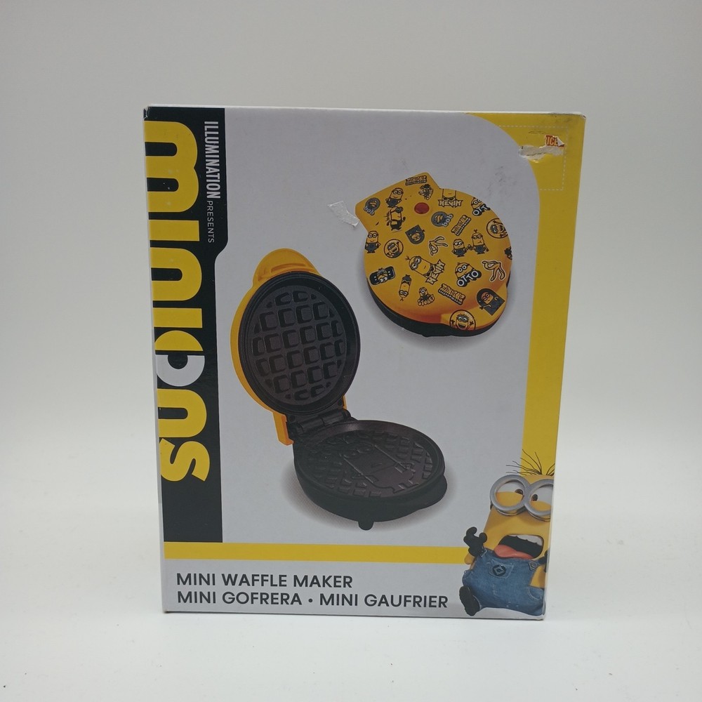 Uncanny Brands Minions Mini Waffle Maker