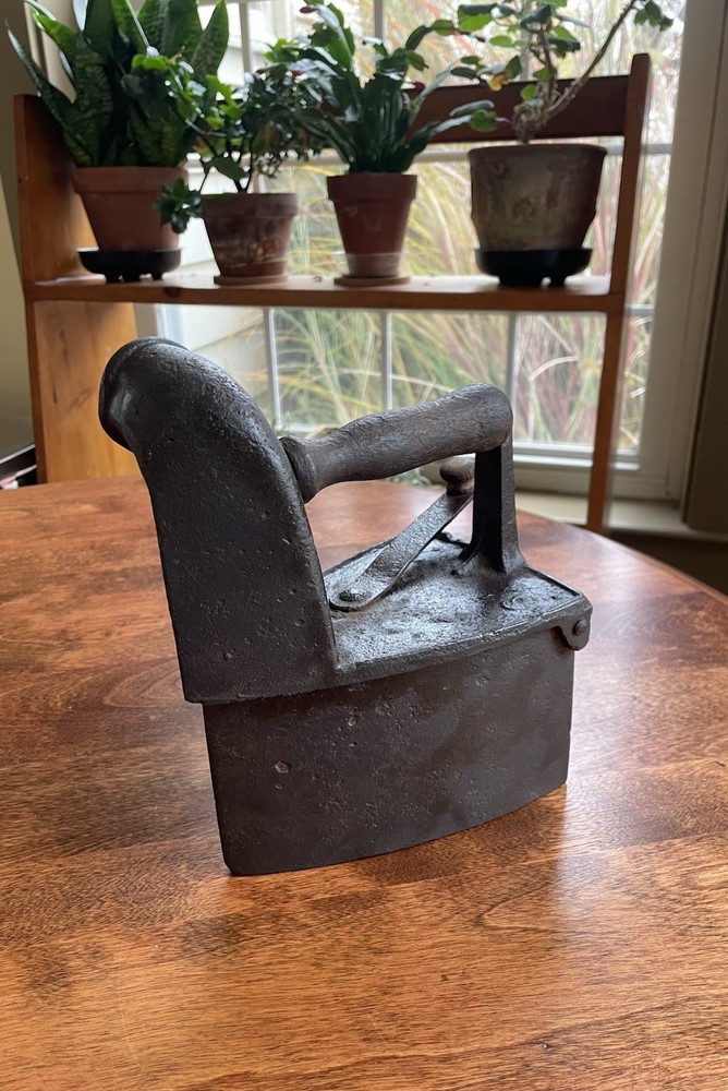 EARLY CHARCOAL IRON (J)