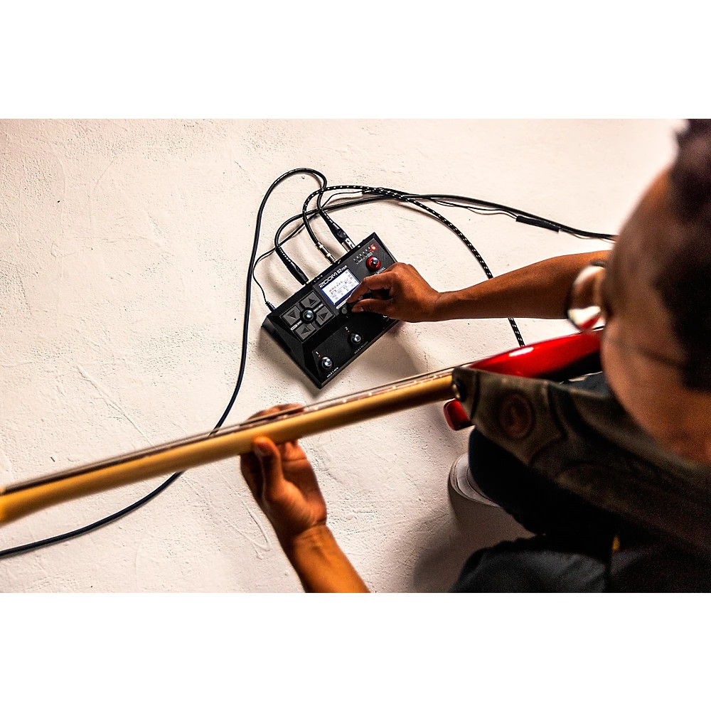 Zoom B2 Four Multi-Effects Processor for Bass Black