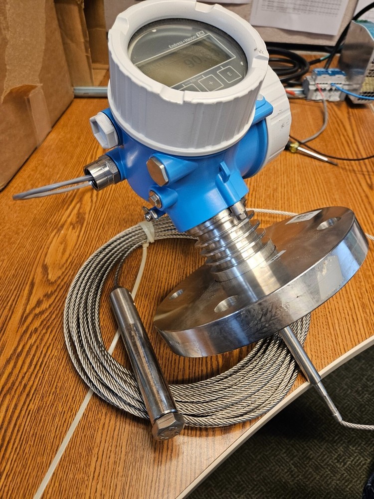 Endress + Hauser Levelflex FMP51 Guided Wave Radar Level Transmitter w/ Sun SHD