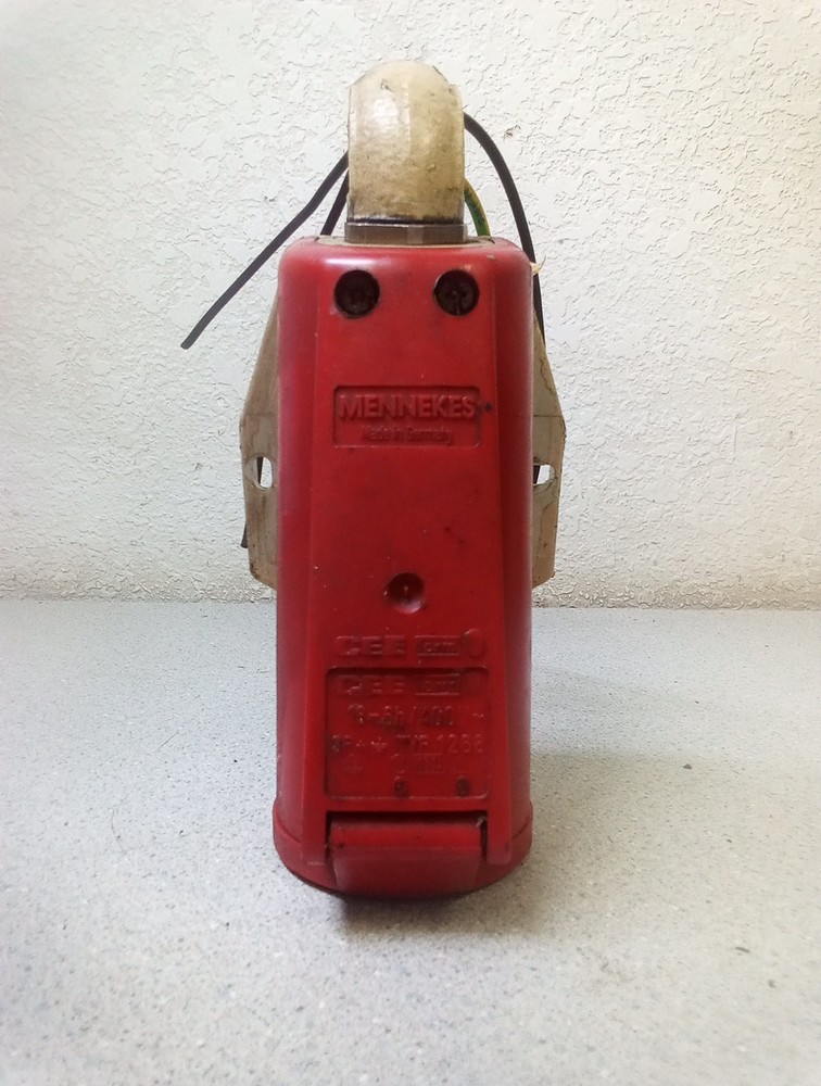 Mennekes 1268 Wall Mounted Socket 16-6h/400V