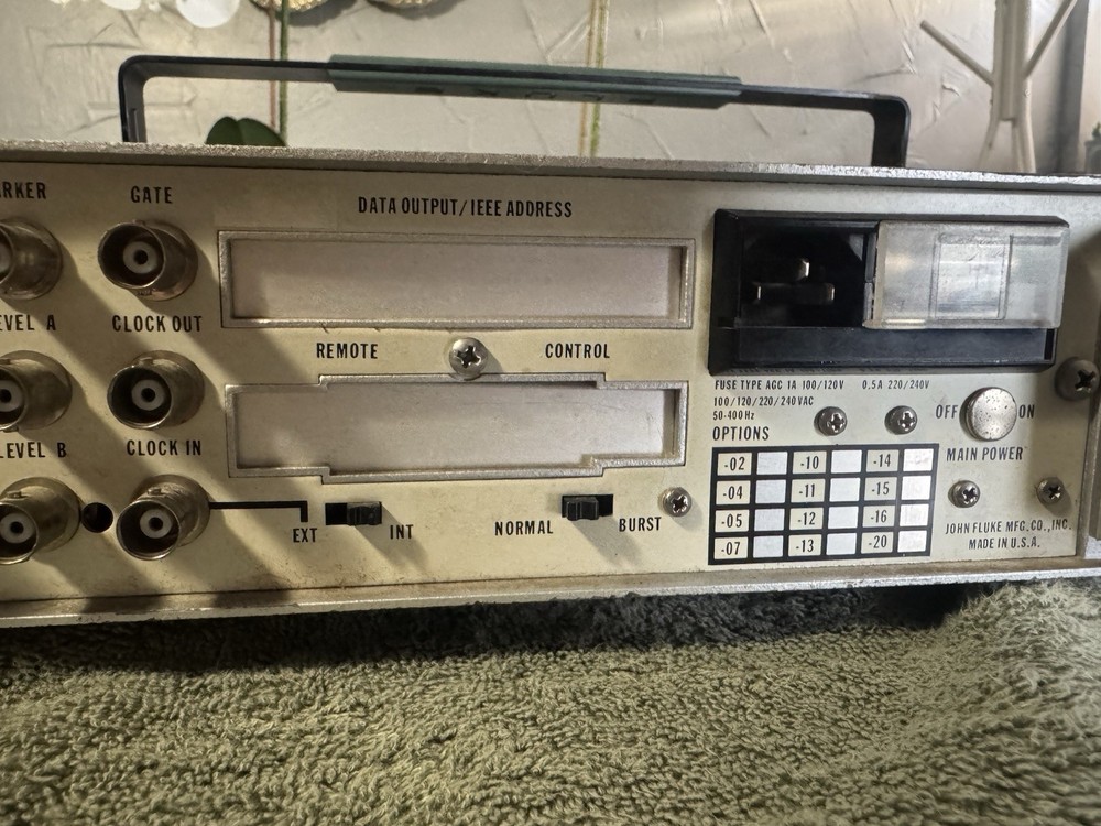 FLUKE 1953A COUNTER TIMER - NO TESTED