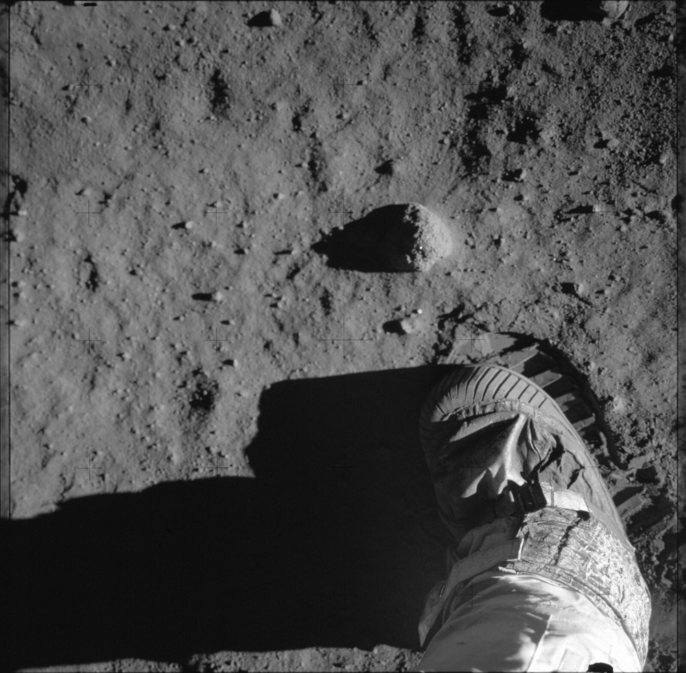 Apollo 11 Moon boot Print by SD Studios FULL SIZE! NOT A SCULPTURE!!! WHAT???!!!
