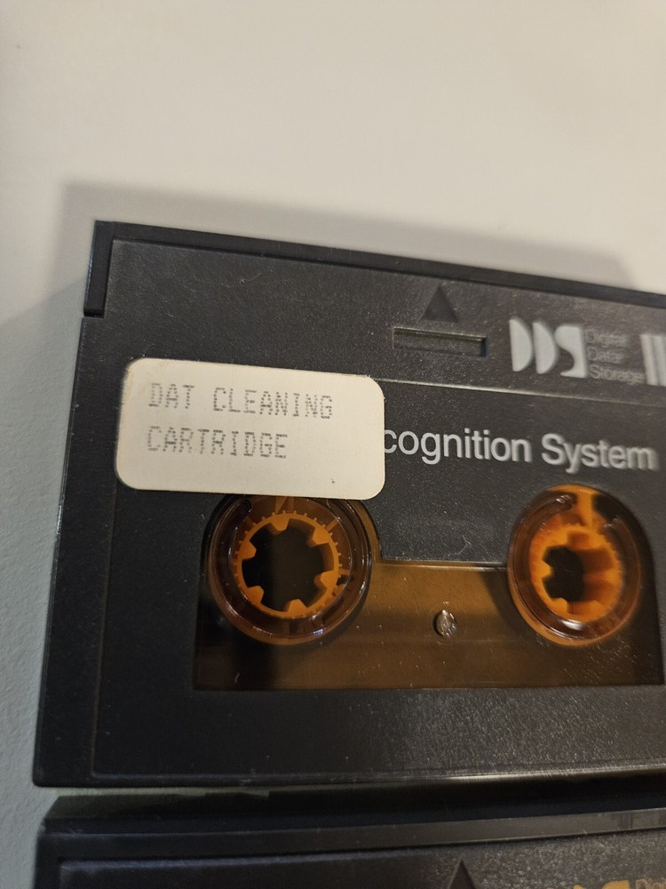 ADIC Dat Autochanger Autoloader Tape Drive with 2 DAT tapes