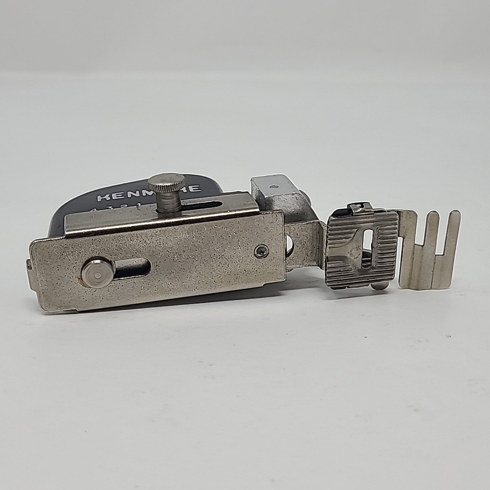 Vintage Kenmore Rotary Sewing Machine ZigZagger With Accessory