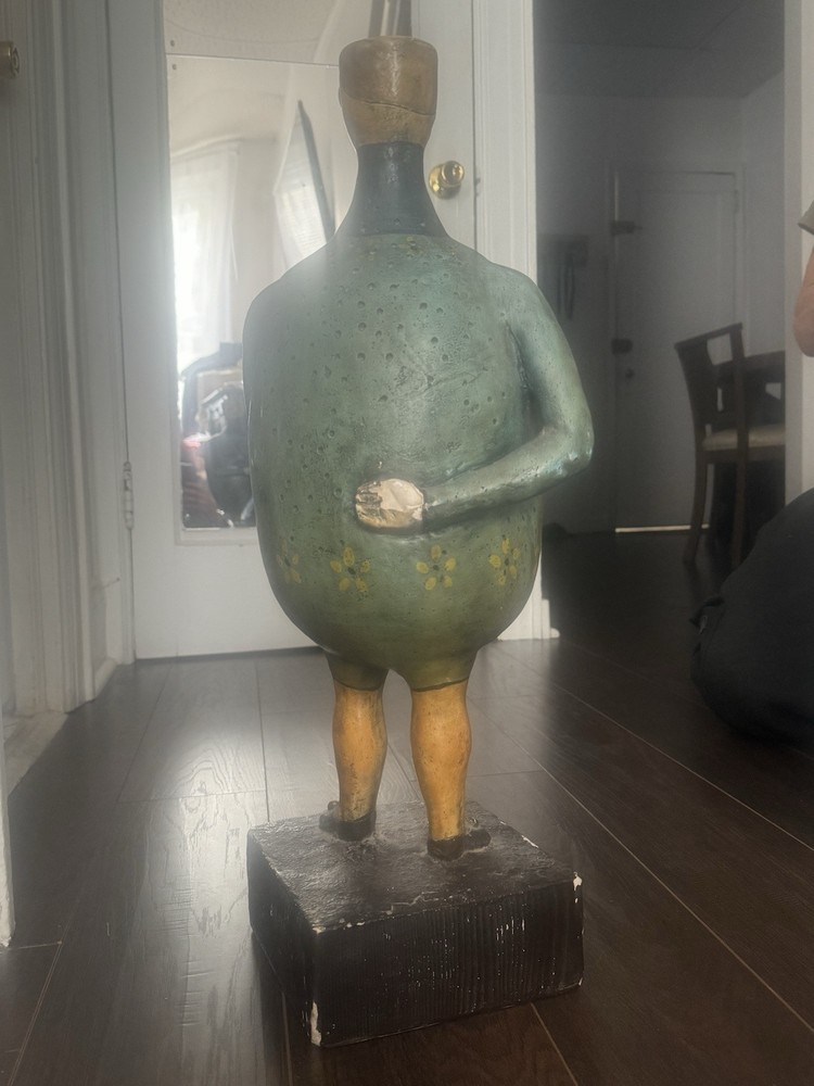 Funky Englishman folk statue