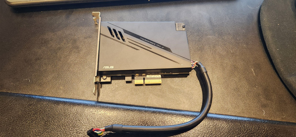 250422 ASUS Thunderbolt TEX4