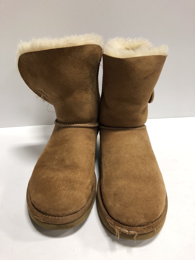UGG Women's Bailey Button II Boot Chestnut Size 6 M