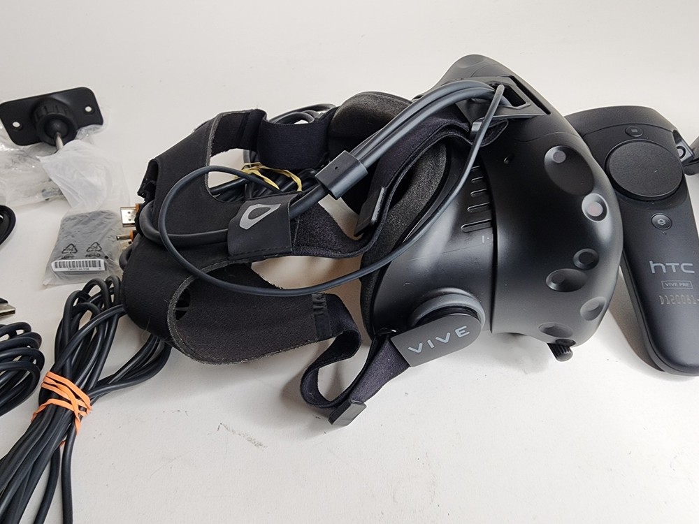 HTC Vive Virtual Reality Headset System 1st Generation - Black