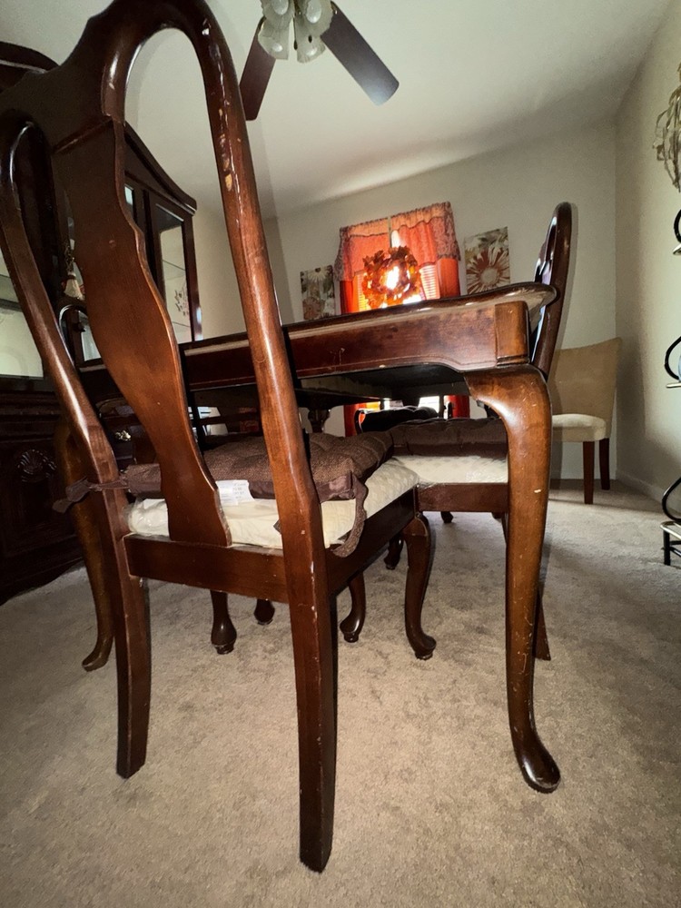 Dining Room set $800 (Buffet, Hutch, Table And 6 Chairs)