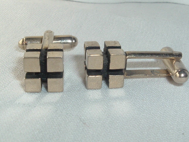 VINTAGE GOLD TONE METAL CUBE CUFF LINKS