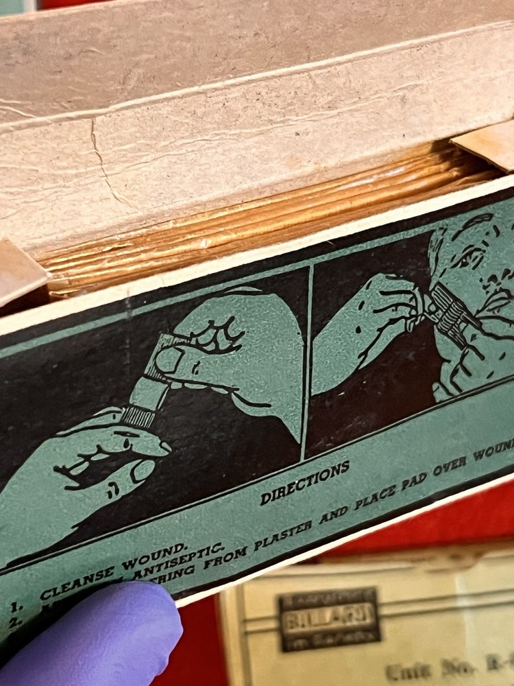 WWII-era FIRST-AID ROLL KIT ("E.D. BULLARD CO.") 12-piece. Complete!