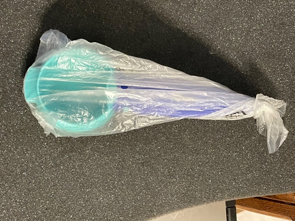 NEW Tupperware MINI STRAINER / SIFTER / COLANDER - BLUE - RARE GADGET