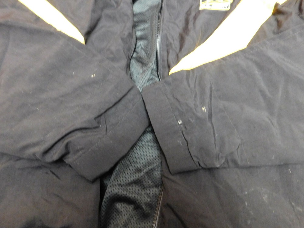 US ARMY APFU JACKET SIZE MEDIUM - SHORT