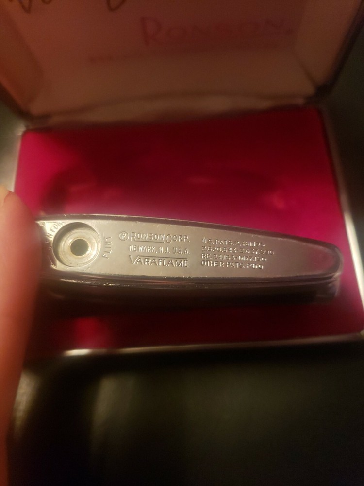 Ronson Varaflame RARE DESIGN LIGHTER WITH CASE
