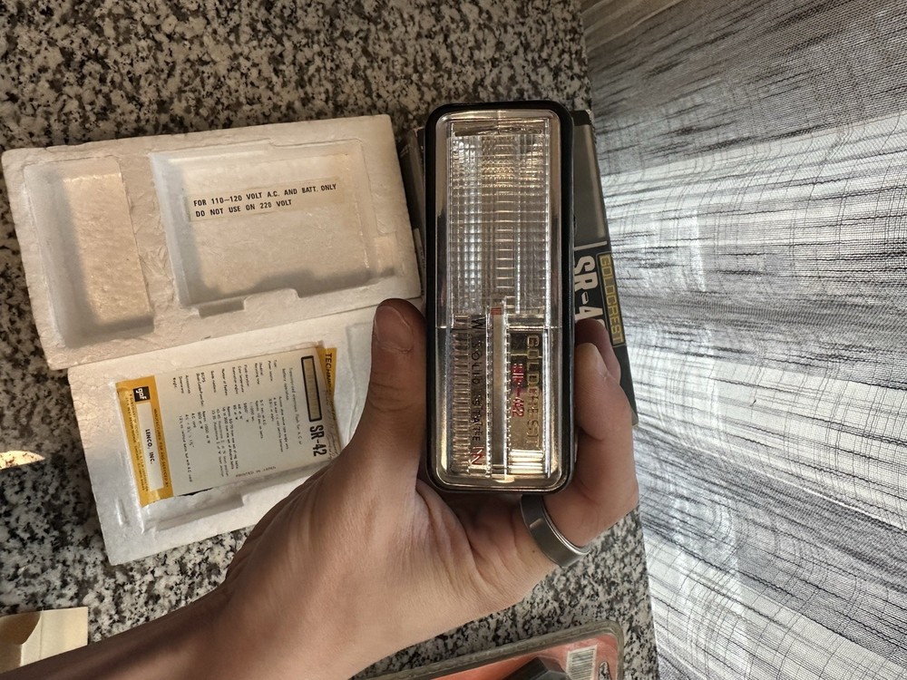 GOLDCREST SR-42 W Solid State ELECTRONIC CAMERA FLASH UNIT UNTESTED WITH BOX!