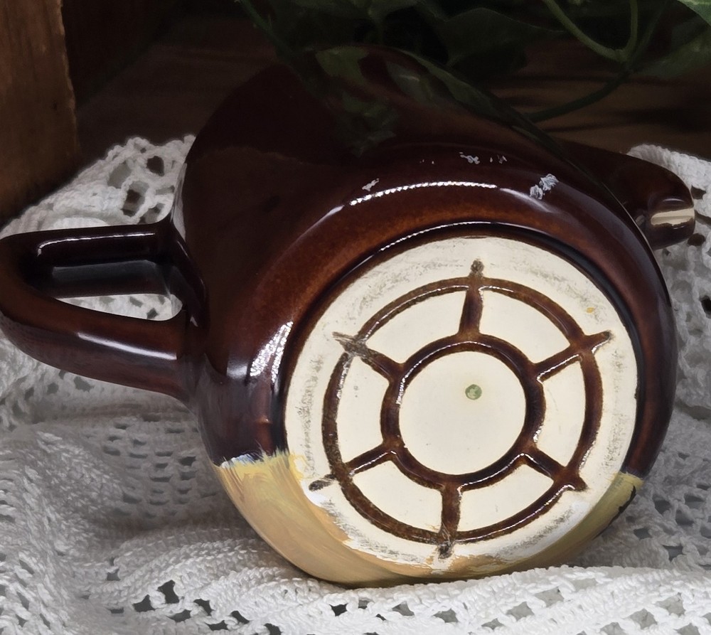 tea pot3 w/fall barn (25142) hand painted