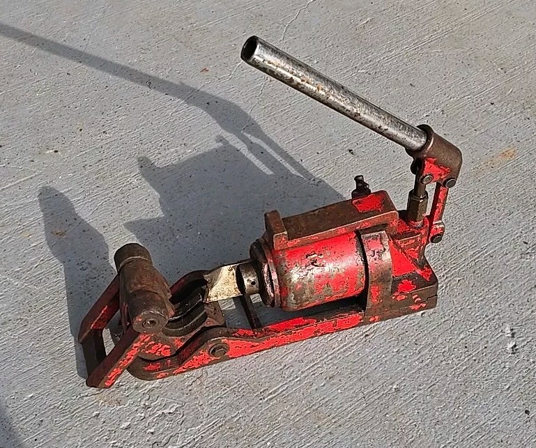 Old Hydraulic Steel Wire Cutter