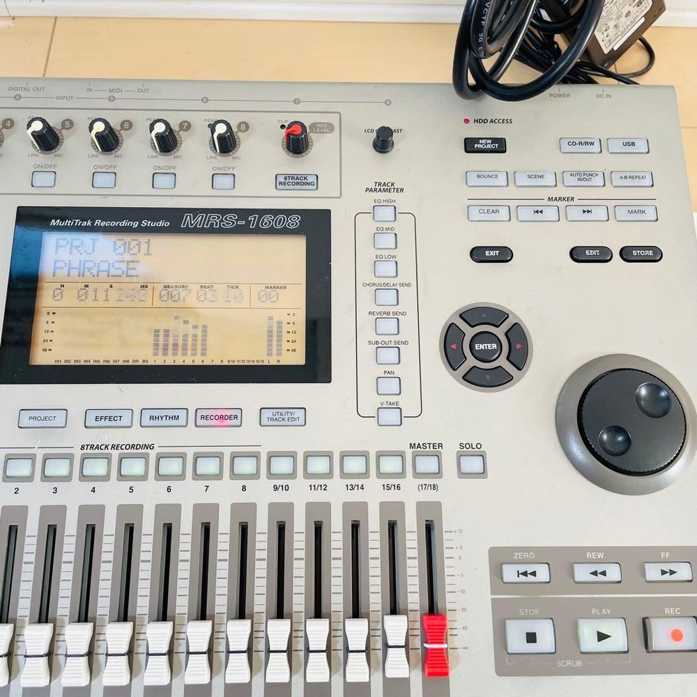 Zoom MRS-1608 Multi-Track Recorder working from japan
