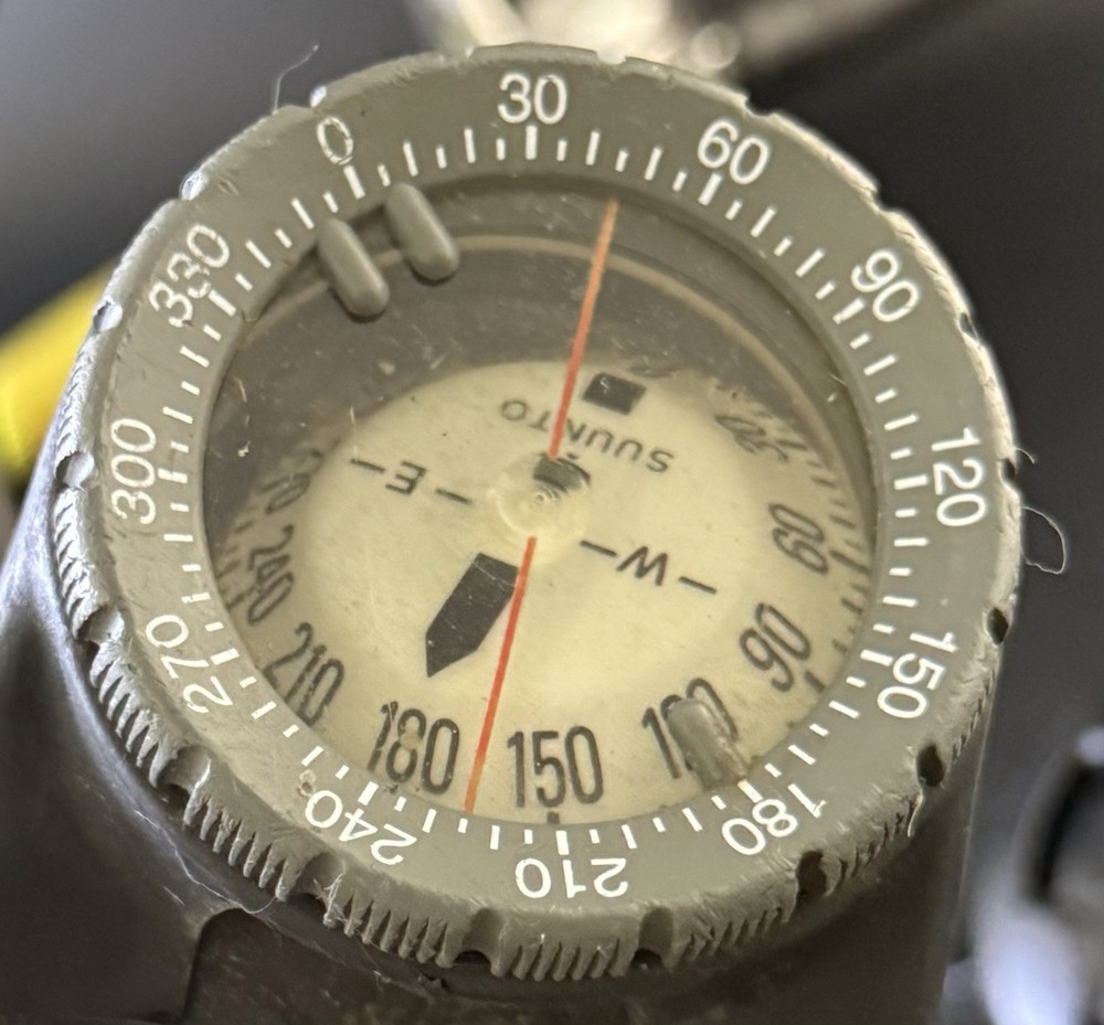 SeaQuest Mirage regulator equipped with a Suunto console Vb6