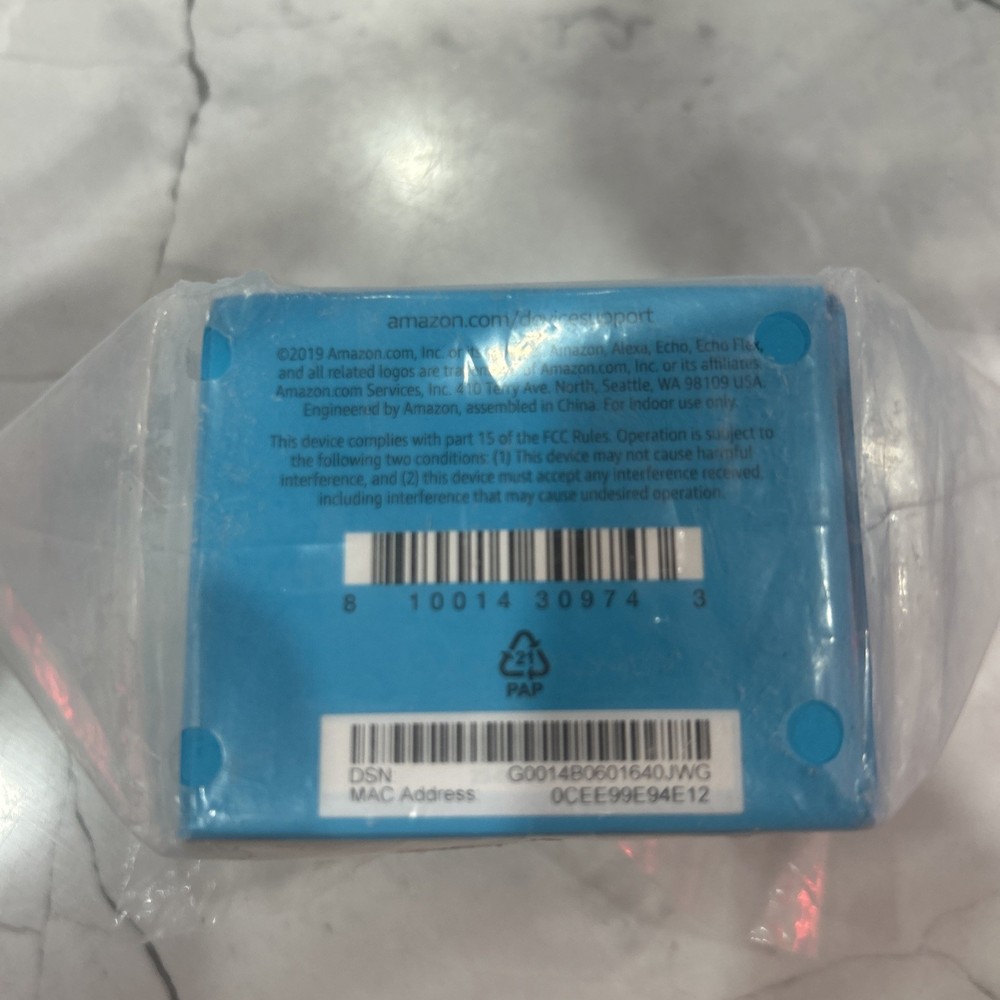 Amazon Echo Flex Plug-in Smart Speaker Alexa, Bluetooth, Wi-Fi