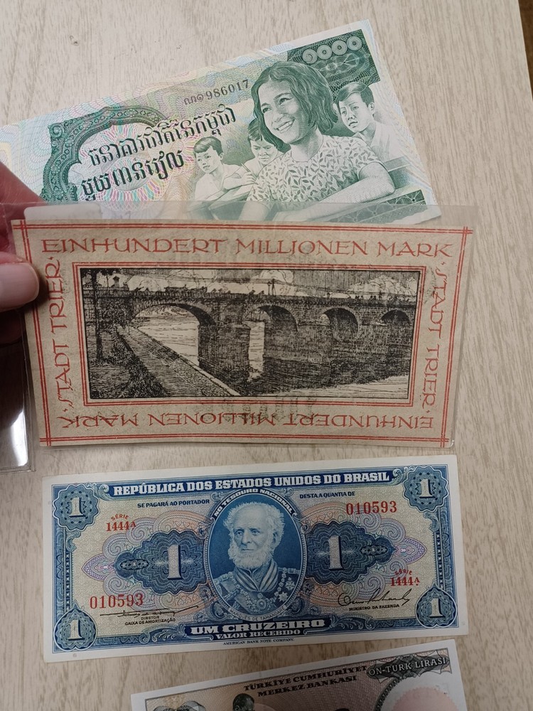 13 Foreign Bank Notes Little To No Circulation Banknotes