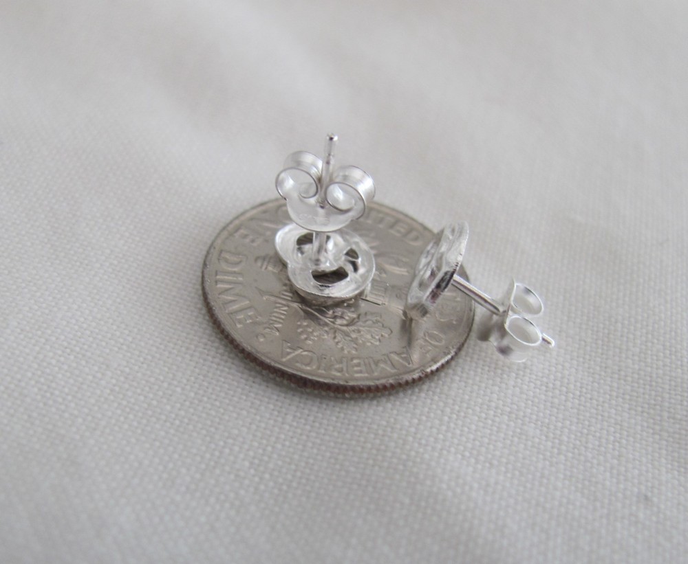 Sterling Silver 6mm delicate Pretzel post stud earrings.