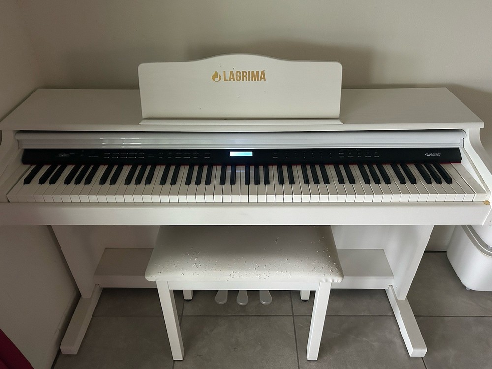 Piano Lagrima In White