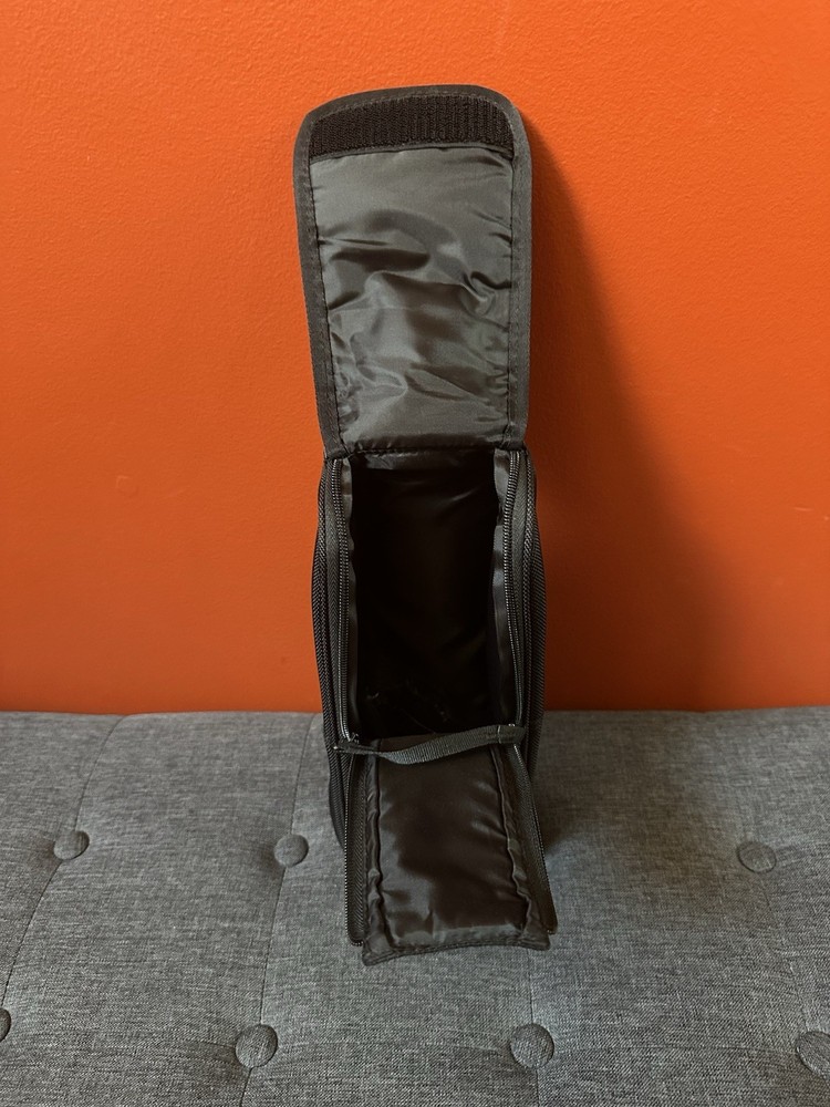 Nikon CL-M2 Lens Case (Black) EUC