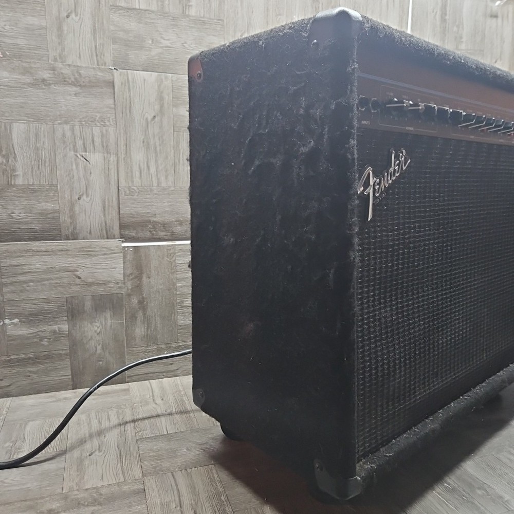 Fender M-80 Chorus Solid State Guitar Amplifier Combo Amp