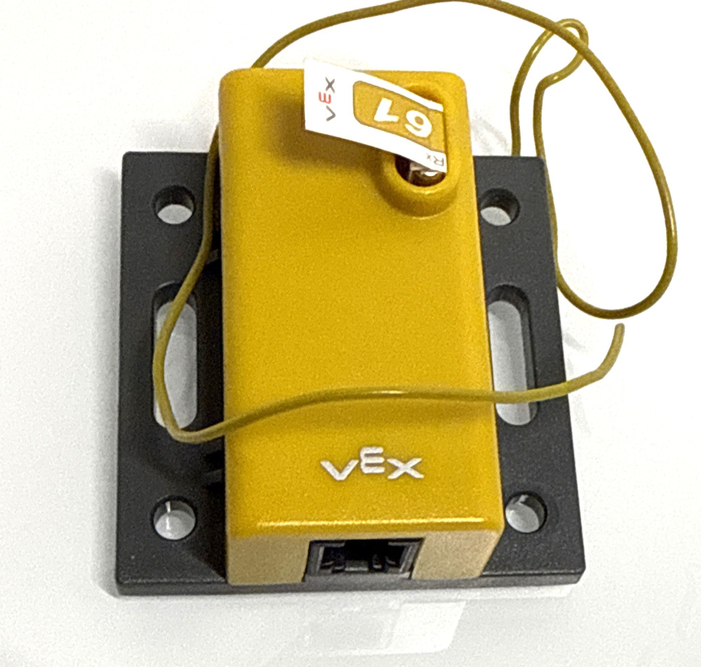 VEX Robotics Design Engineering System v.5 Kit not complete for parts (read)