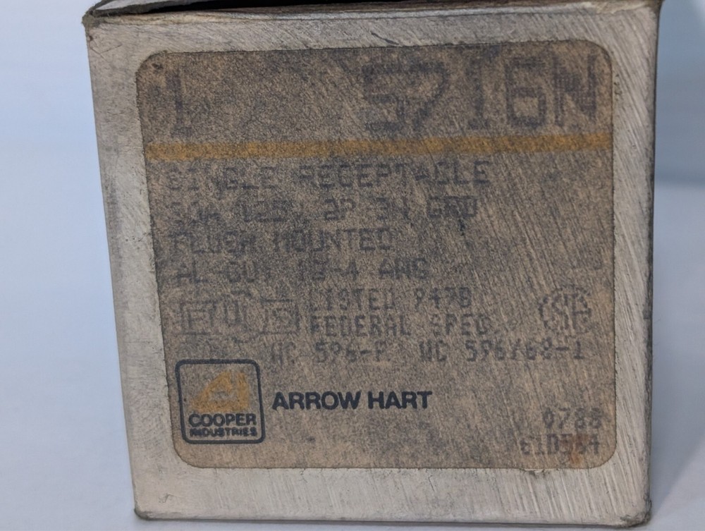 Arrow Hart 5716N Receptacle