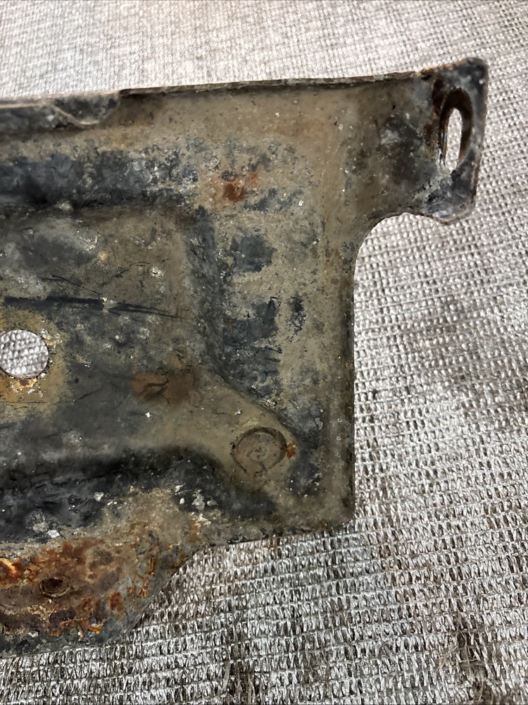 gmc sierra 3500 battery tray 2000