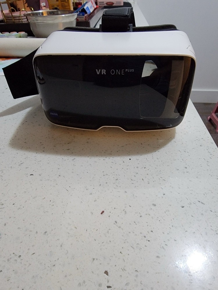 Zeiss VR One Plus Headset