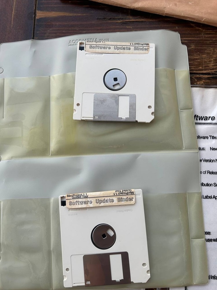 Original Apple internal Macintosh software update floppy disks & docs 1986