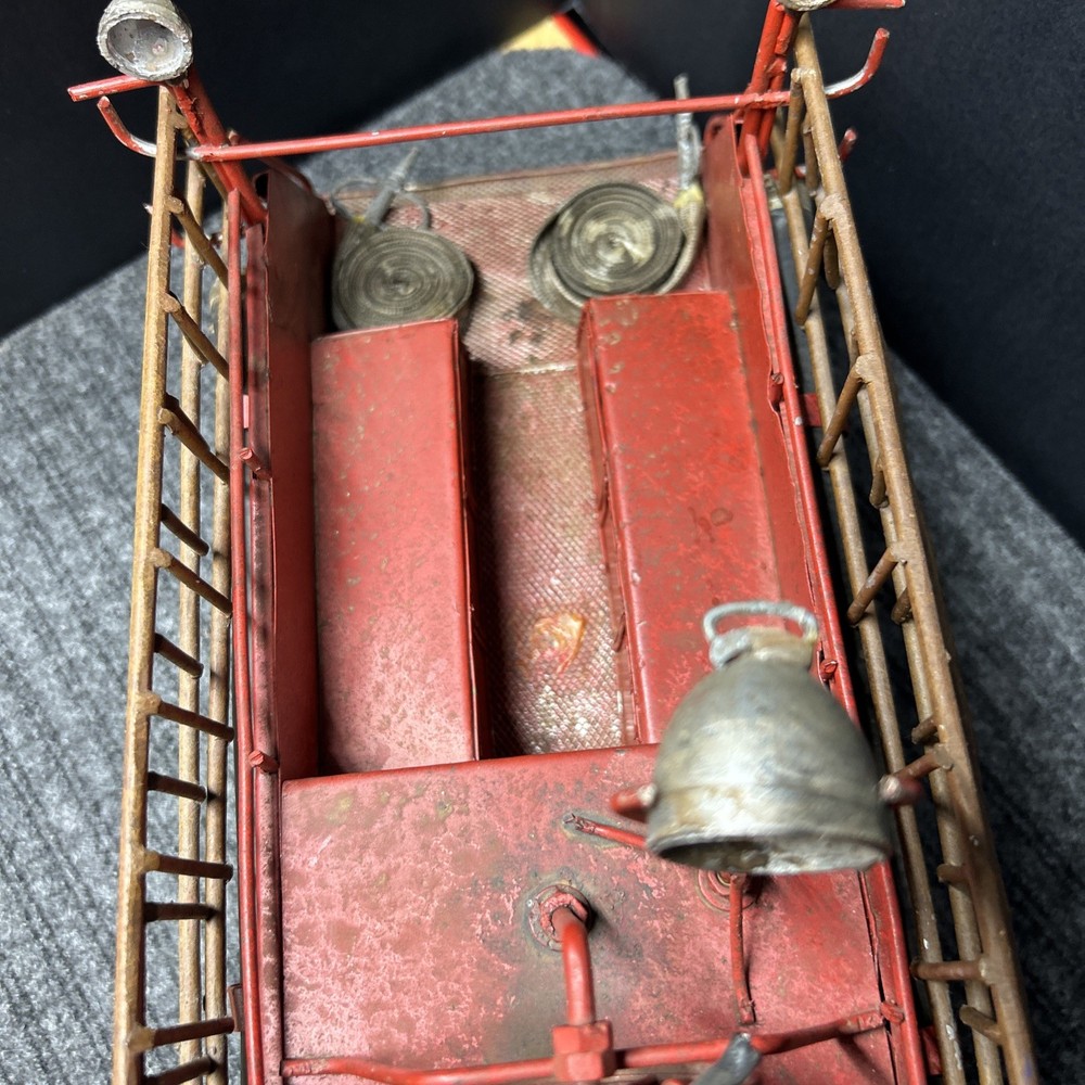 Antique Metal Fire Engine. Removable Side Ladders. In Good Condition .￼