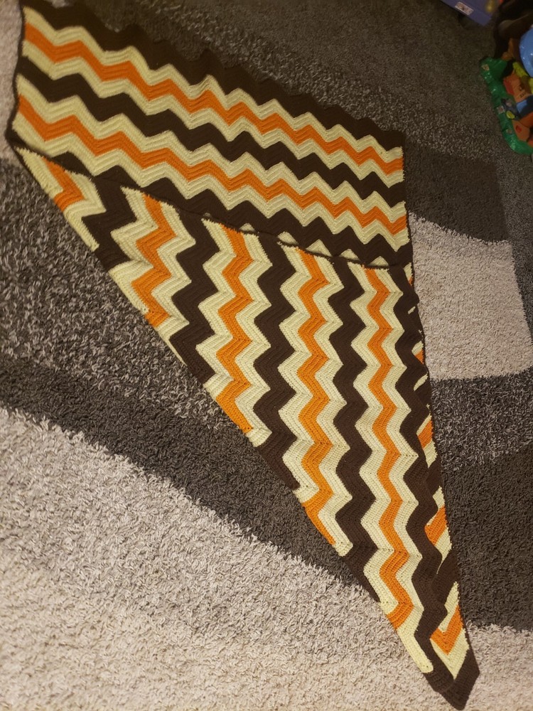 vintage afghan blanket Zig Zag chevron Pattern