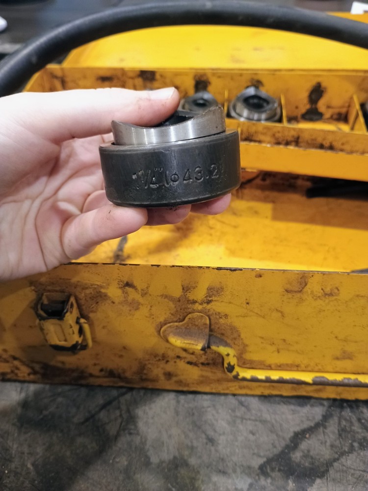 Manual hydraulic knockout punch driver kit - SLIGHTLY USED