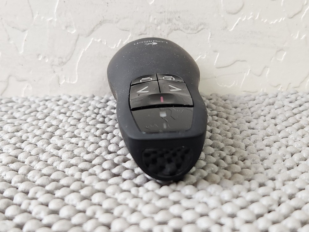 Logitech Wireless Presenter R400 Presentation Wireless with Laser Pointer