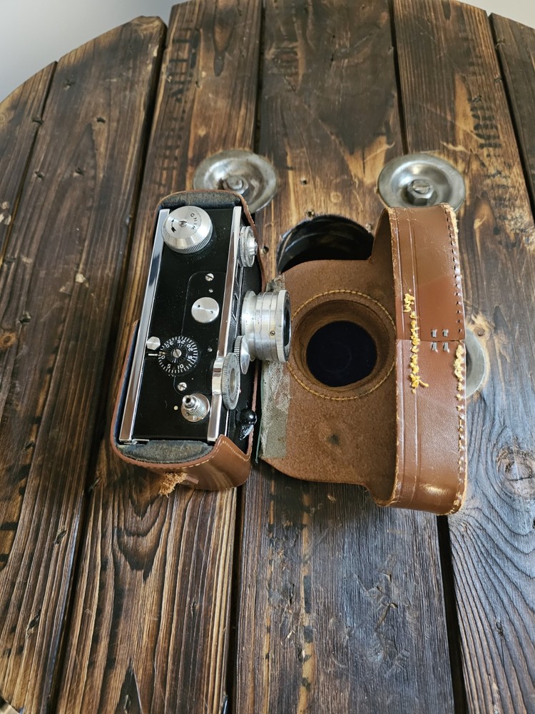Vintage Argus C-3 35mm Rangefinder Camera w/ Leather Case